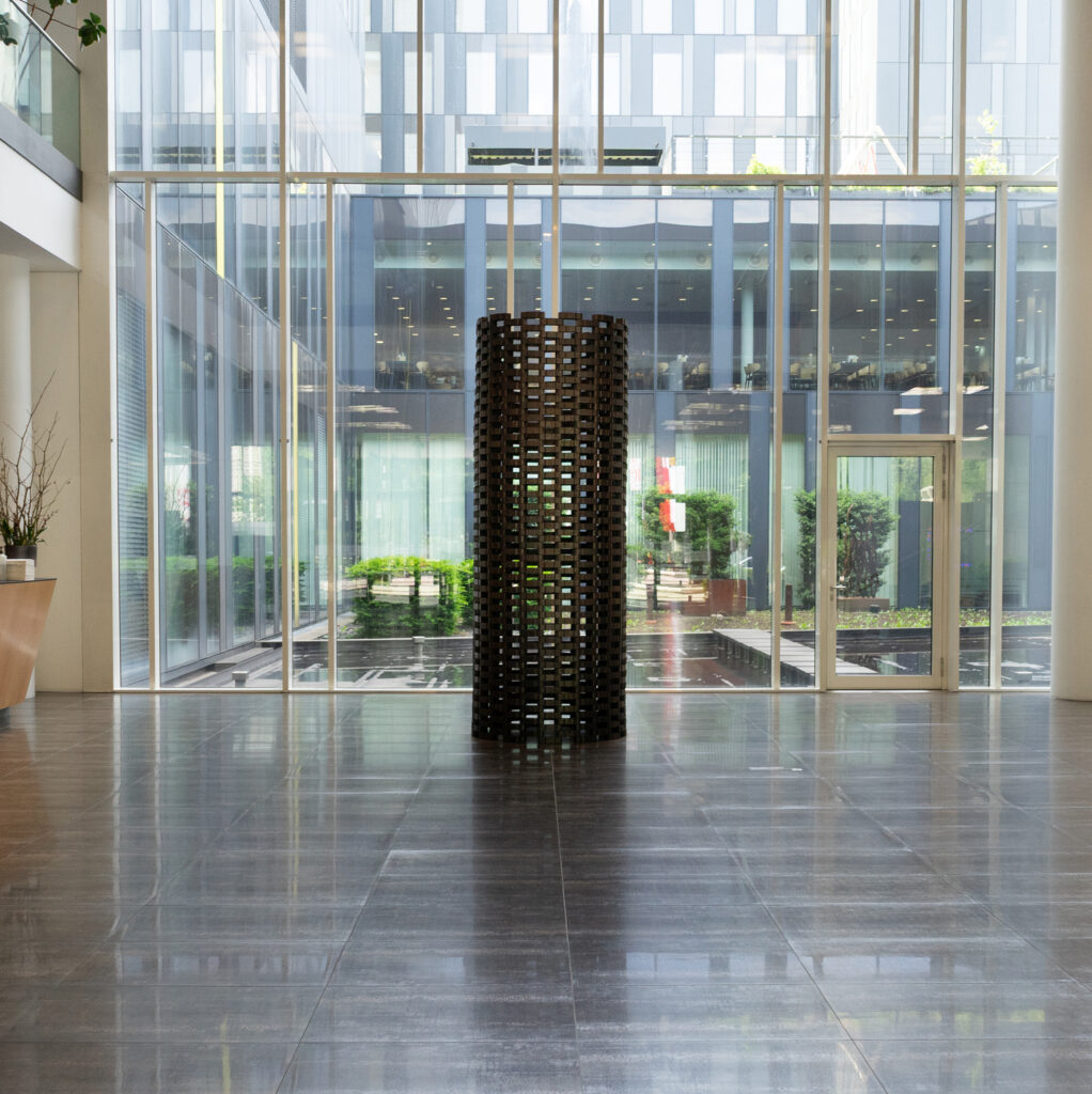 Photograph of the work FuturoAnteriore, a tower made of coal-bricks